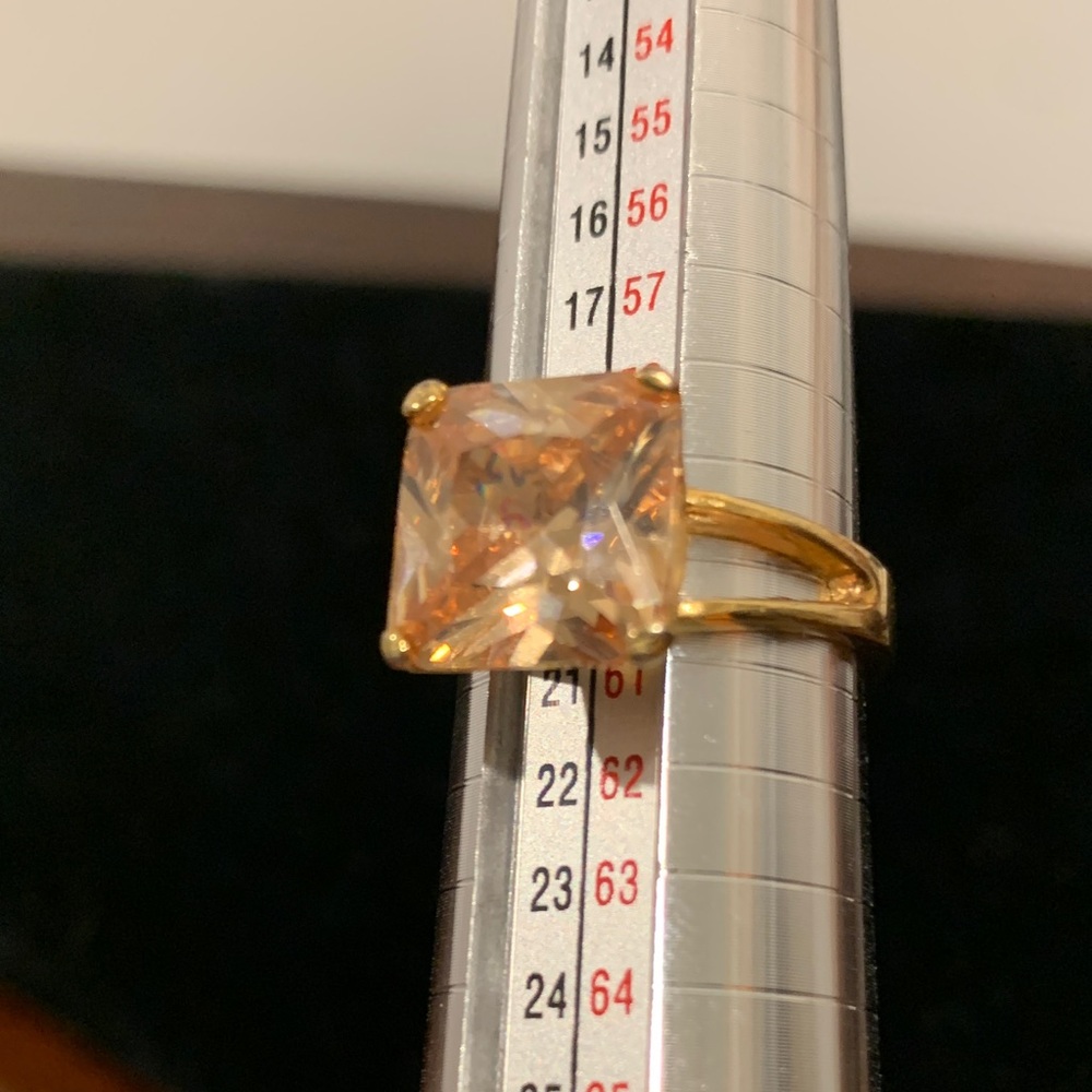 Emerald cut lab created topaz 3.5 ct on gold tone band high end cocktail  Ring - Picture 4 of 6